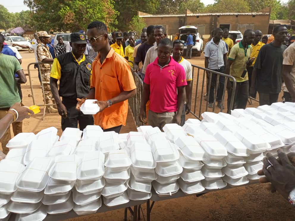 Burkina : Sitarail offre 300 kits de nourriture aux musulmans et chrétiens aux alentours de la société 