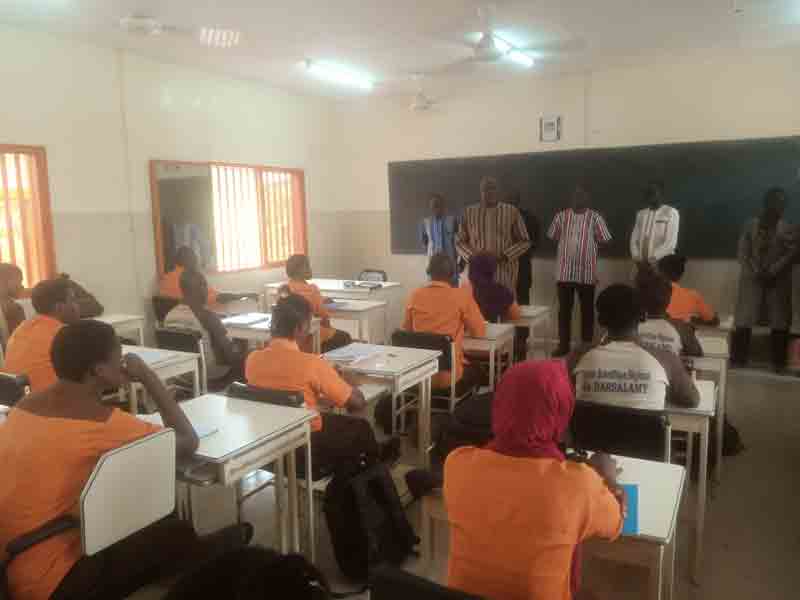 Bobo-Dioulasso : Le ministre de l’Education nationale visite les lycées scientifiques