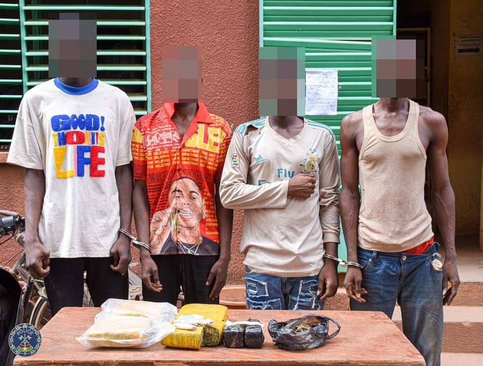 Ouagadougou : La Police Nationale démantèle un réseau de trafic de stupéfiants  et découvre une cache d’armes  