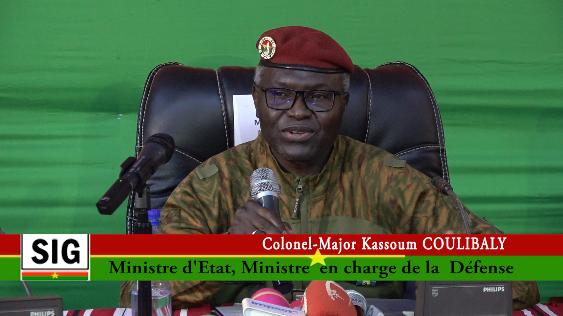 Lutte contre le terrorisme : « De grands pays déclarent combattre AQMI et DAESH, mais refusent de nous aider », déclare en substance le colonel-major Kassoum Coulibaly 