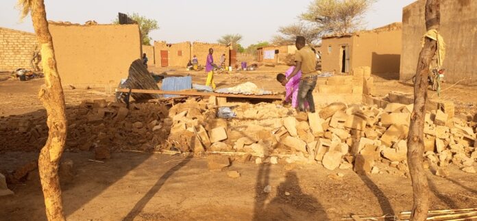 Burkina : Un quartier habité par des déplacés internes détruit par le vent à Gourcy