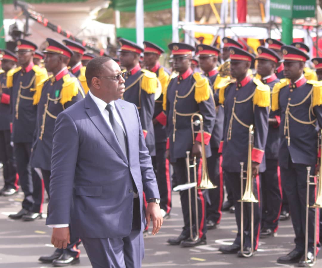 Sénégal : Le président Macky Sall suspend à titre exceptionnel, les départs à la retraite des personnels militaires des armées