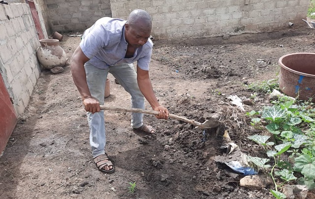 Gaoua : Sié Vokité Somé opte pour le compostage à défaut de l’engrais chimique