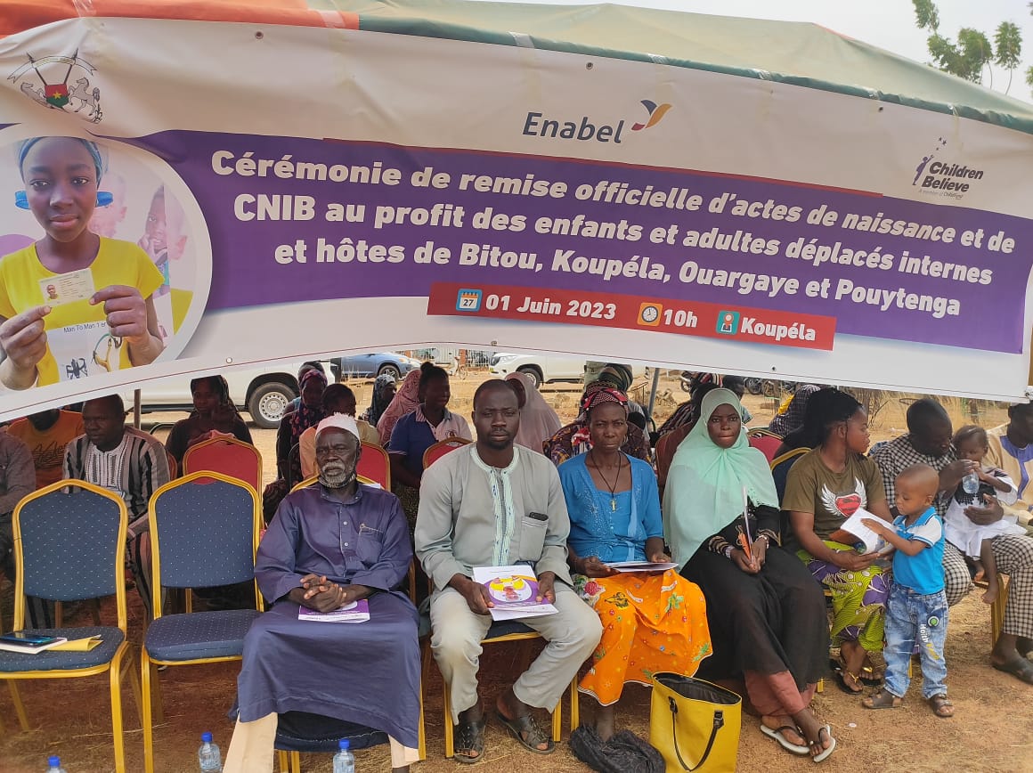 Centre-est du Burkina : 10 000 enfants et 4 600 adultes déplacés internes reçoivent des actes de naissance et CNIB