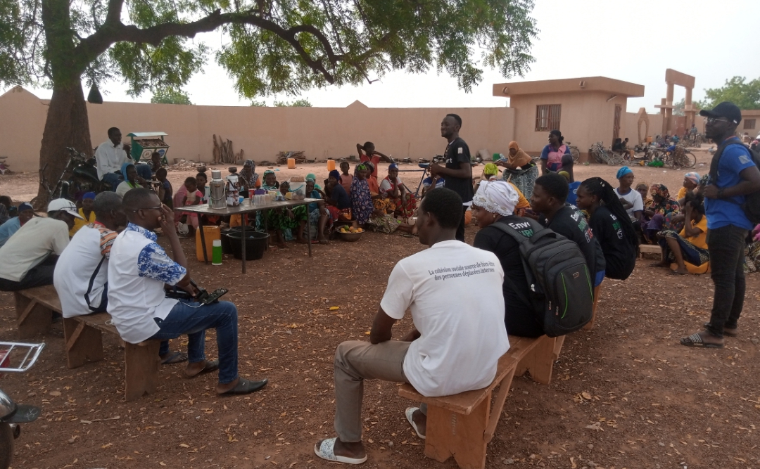 Dédougou : Le retour de la paix au Burkina, au cœur d’une causerie-débat avec des déplacés