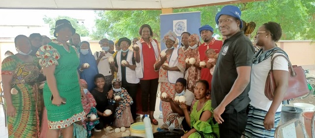Tenkodogo : Les Volontaires des nations unies renforcent les capacités de 40 femmes en saponification