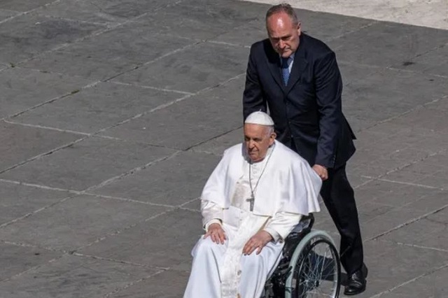 Vatican : Le Pape François admis à l’hôpital Gemelli pour une opération de son abdomen
