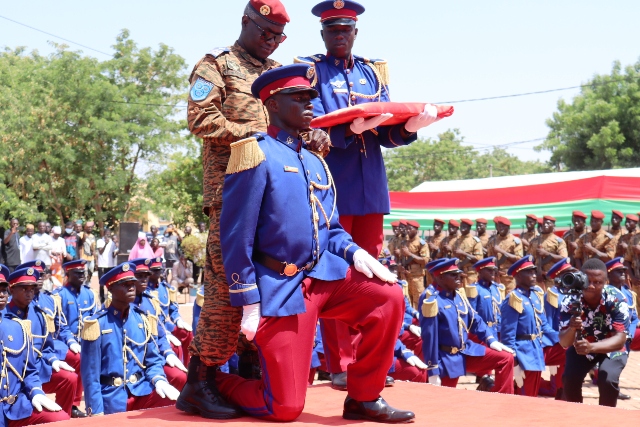 Burkina/Défense nationale : 58 sous-lieutenants reçoivent leurs épaulettes