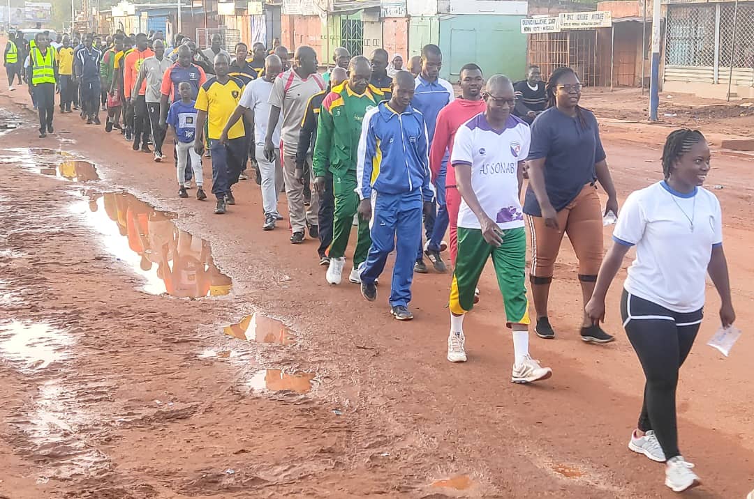 Ouagadougou : Une marche de 8 km pour exprimer la résilience face au terrorisme 
