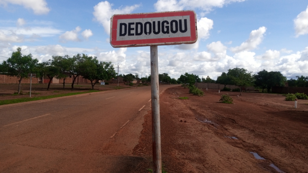 Opération de curage de caniveaux à Dédougou : « Ça ne sert à rien de vider si … », dénonce un citoyen de la ville 