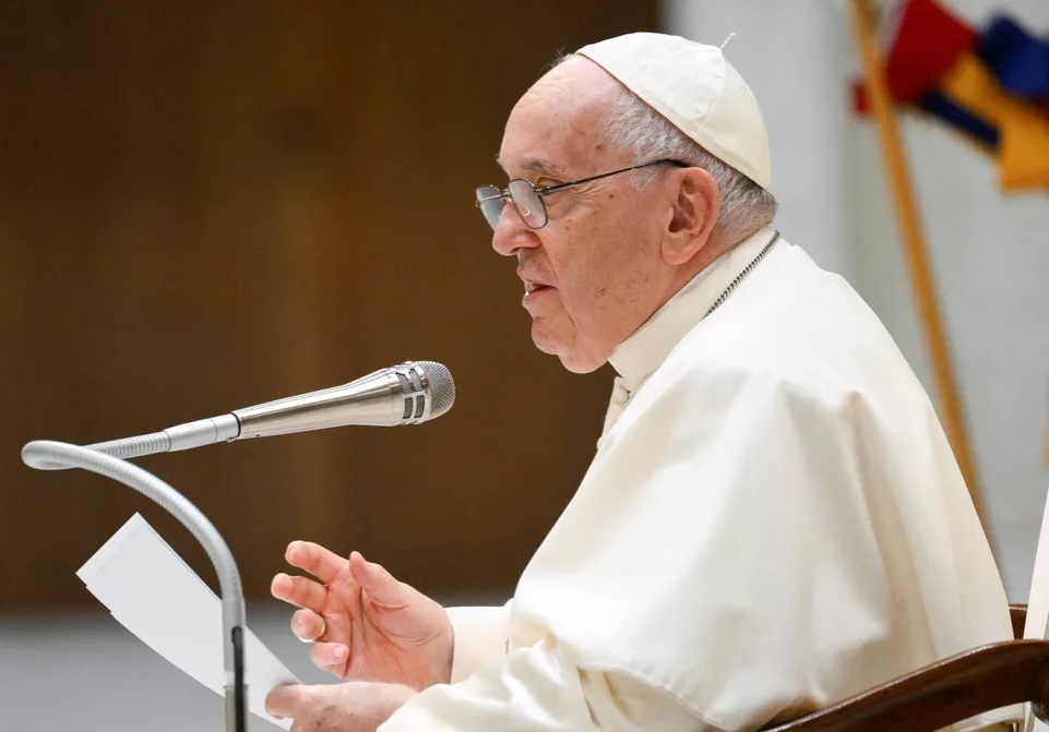 Le pape François dénonce la désinformation, « premier péché du journalisme »