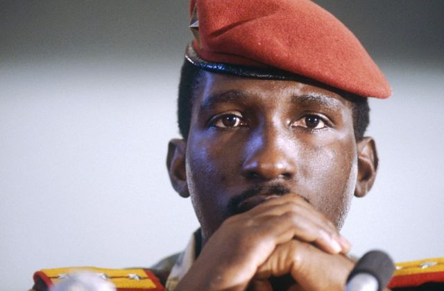 Burkina : Thomas Sankara « héros de la nation », ce que disent les textes
