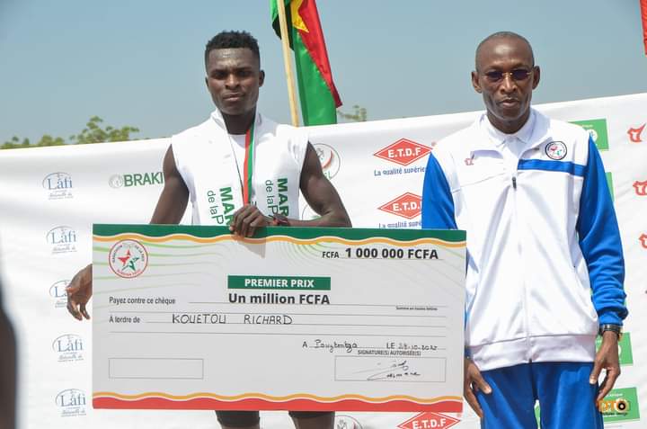 2e édition du Marathon de la paix : Le Ghanéen Pétro Richard Kouetou domine l’épreuve des 42 kilomètres