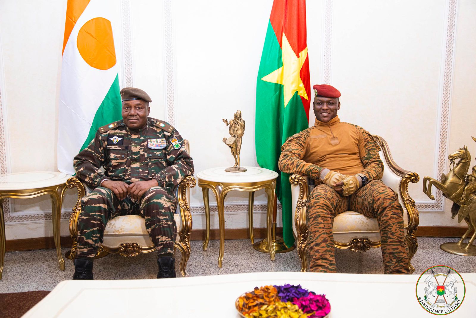 Visite d’amitié et de travail : Le Général Abdourahamane TIANI à Ouagadougou