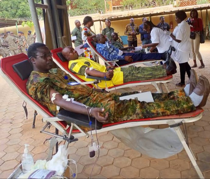 Burkina/Santé : Le personnel du ministère de l’Économie donne son sang   