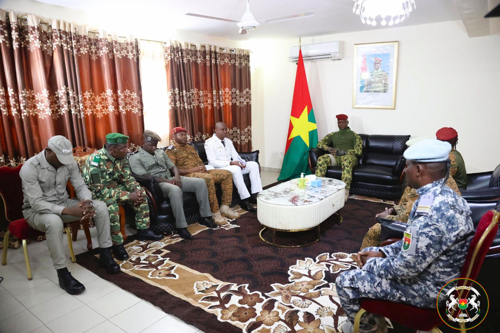 Séjour du Chef de l’Etat à Gaoua : Le Capitaine Ibrahim TRAORE à l’écoute des chefs de circonscriptions administratives et des FDS