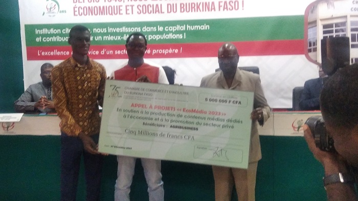 Chambre de commerce et d’industrie du Burkina : Les lauréats des projets Ecomédias et PATI reçoivent leurs chèques