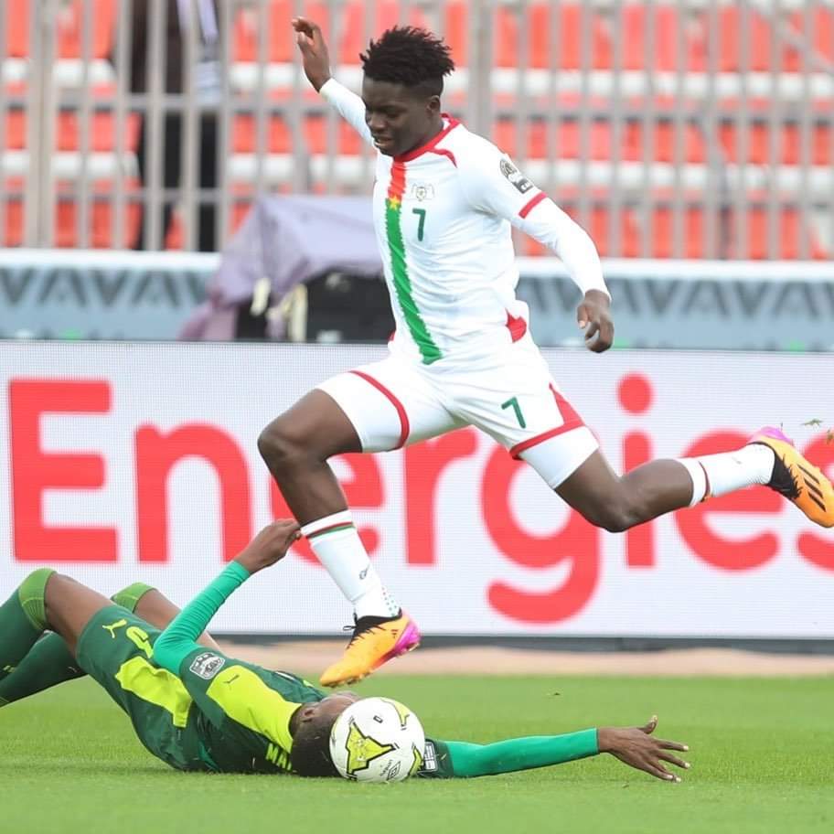 Burkina/Football : « Je suis prêt à défendre ma patrie à tout moment », assure Ousmane Camara, l’un des espoirs du football burkinabè