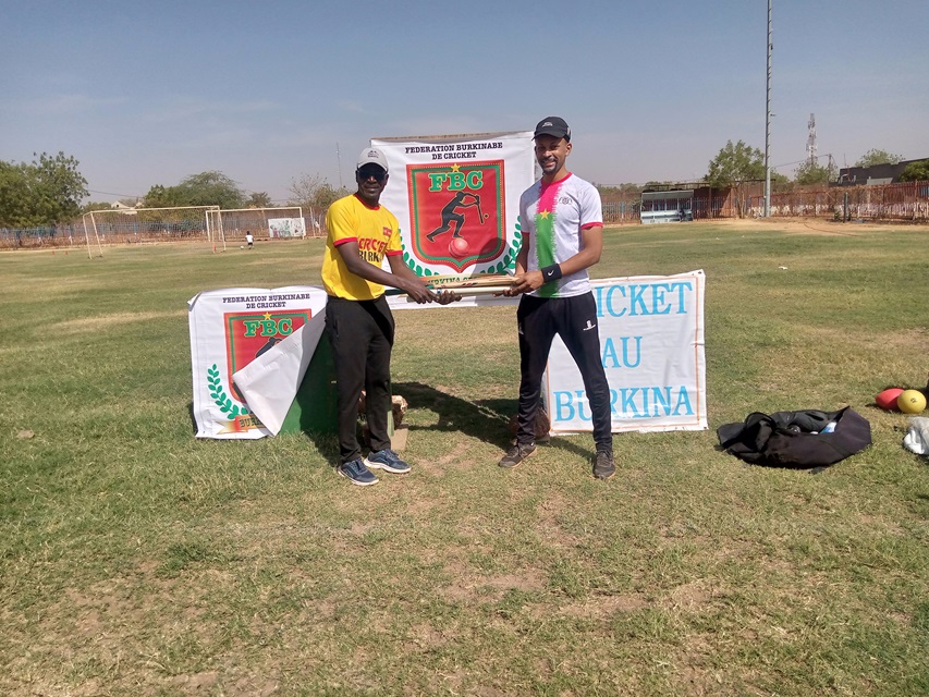 Fédération burkinabè de cricket : Abidine Sakandé fait don de matériel à la fédération