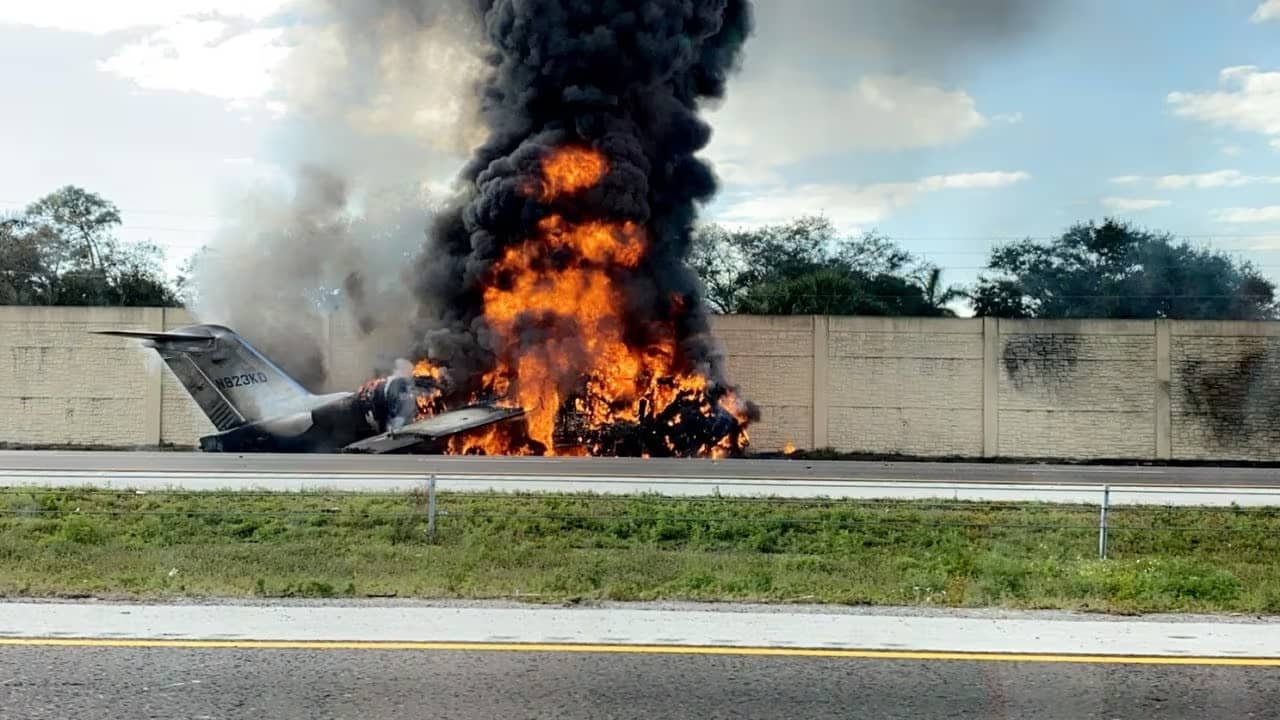 États-Unis : Un avion se crashe sur une autoroute en Floride et fait au moins deux morts