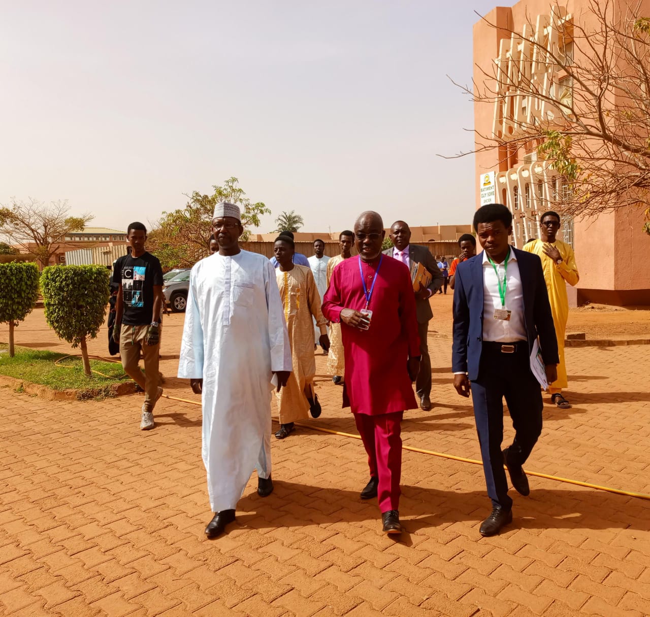 Burkina / Formation professionnelle : L’ambassadeur du Tchad, Mahamat Salet Adoum Ahmata, dans les locaux de l’Ecole nationale des régies financières 