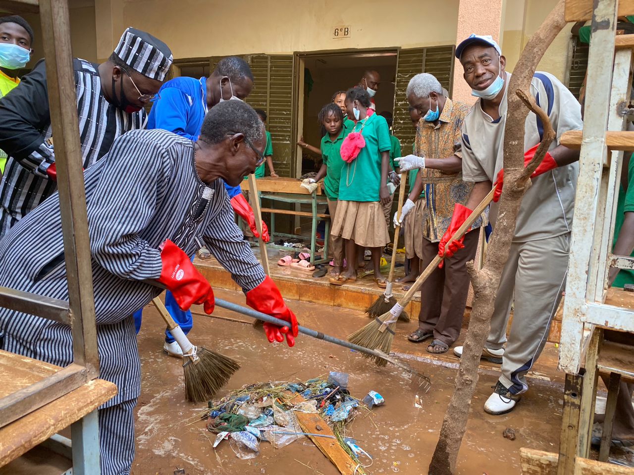 Burkina / Initiatives citoyennes : Le Groupes Les Élites organise une journée de salubrité pour un environnement sain