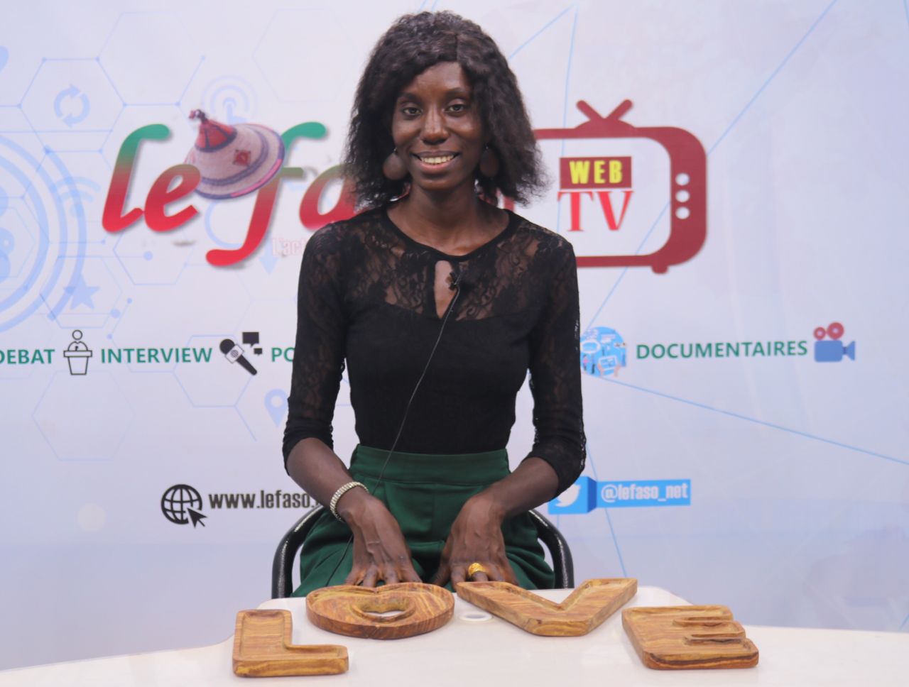 Burkina / Entrepreneuriat féminin : Ismaëlda Ouattara transforme le bois mort en vaisselle 