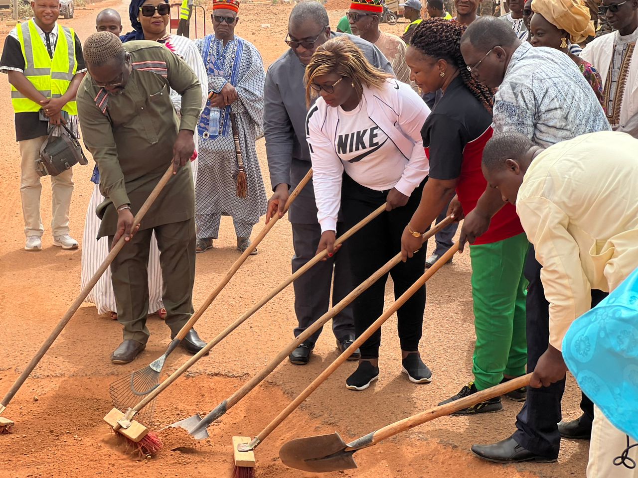 Burkina/ Développement communautaire : L’Association pour le développement de la ville de Ouagadougou lance les travaux de réhabilitation des voies dans l’arrondissement 12