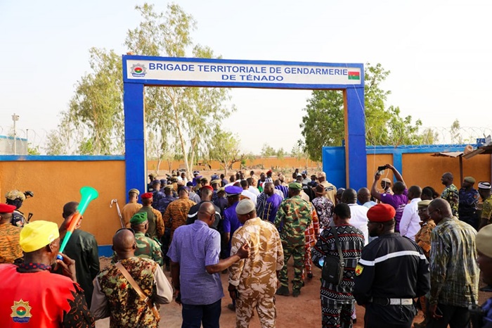 Burkina Faso : La population de Tenado (Centre-ouest) offre une clôture à la Brigade de Gendarmerie