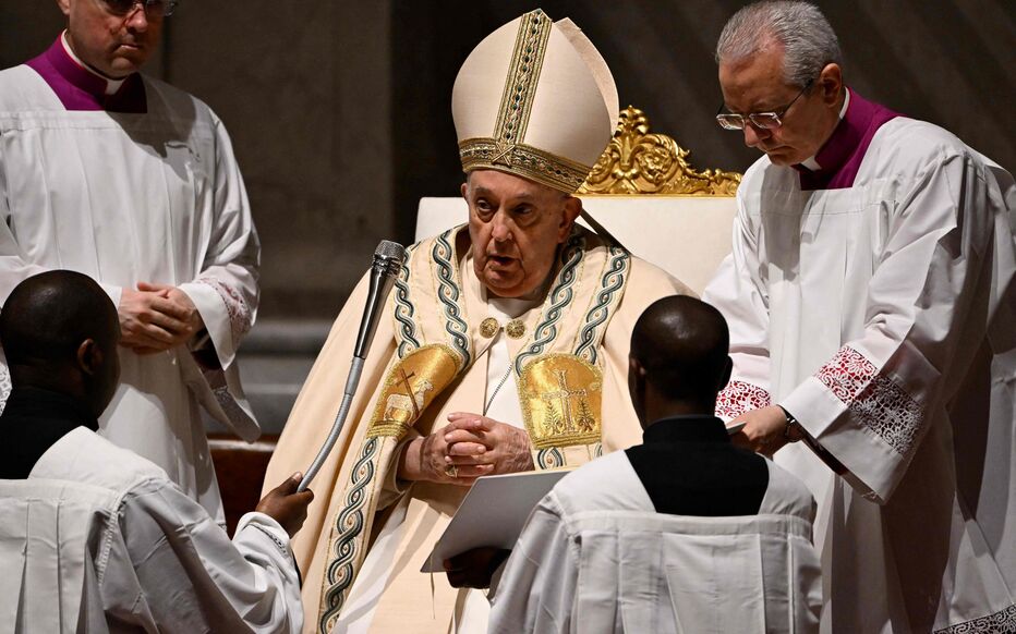 Pâques 2024 : Le pape François préside la veillée pascale après les inquiétudes sur sa santé