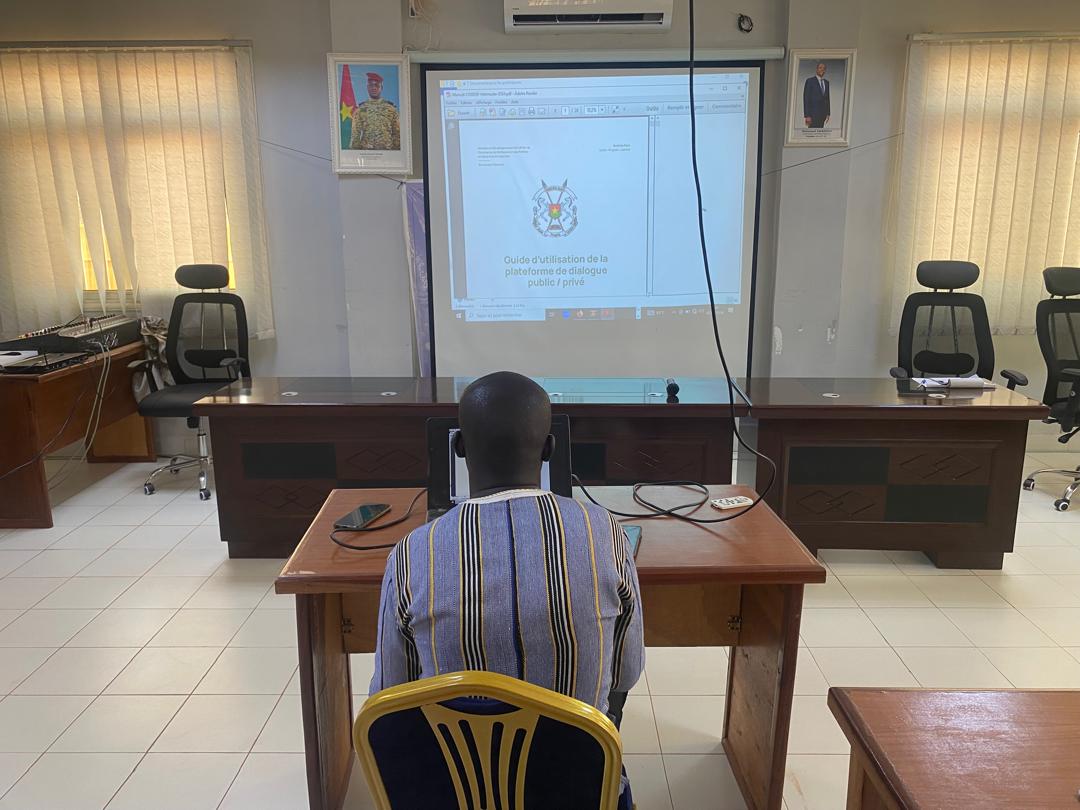Burkina / Région du Centre-nord : 50 opérateurs économiques à l’école de la plateforme digitale de dialogue public-privé à Kaya 
