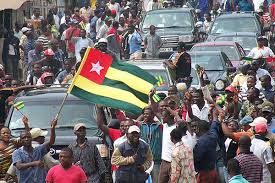 Réformes au Togo : L’opposition et des OSC contestent, le pouvoir mâte, la communauté internationale appelée à réagir  