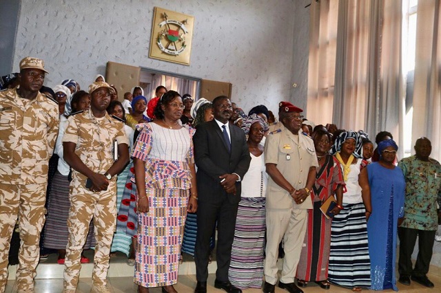 Burkina : Le concept « Épouse de soldat, cœur de soldat », pour armer psychologiquement les femmes des soldats