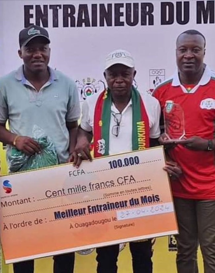 Burkina/Football : Kamou Malo a reçu son prix de meilleur coach des mois d’octobre 2023 et de janvier 2024