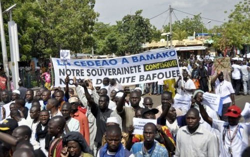 Mali : 2.000 personnes manifestent à Bamako contre une intervention armée