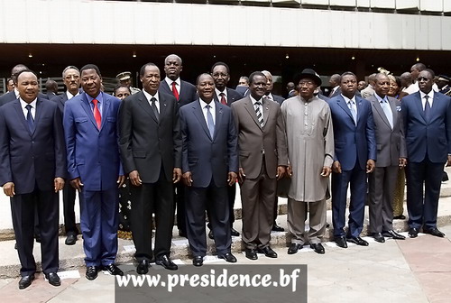Mali : Le sommet d’Abuja demande à Bamako de dialoguer avec les groupes armés
