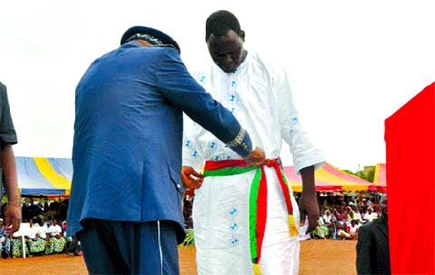 Arrondissement n°11 de Ouagadougou : Le maire Ousmane Ouédraogo ceint son écharpe