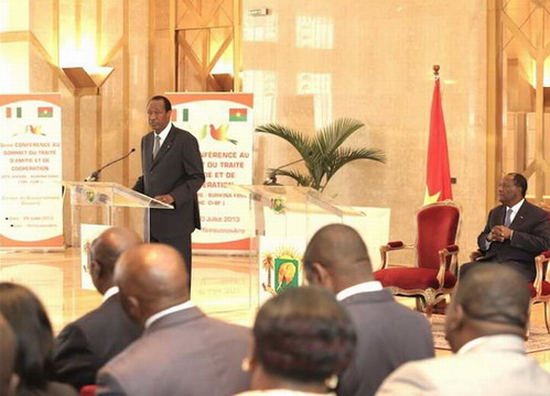 Sénat : Blaise Compaoré répond à l’opposition « Jamais une marche n’a changé une loi »