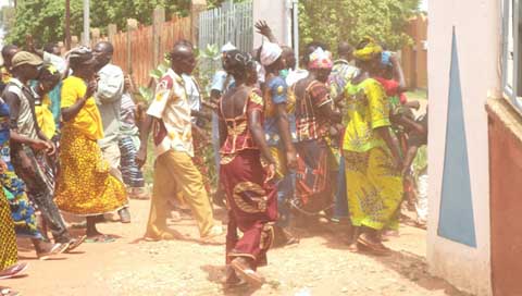Banfora : Les populations de Sinièna marchent sur le Palais de Justice pour exiger la libération de leur chef de terre