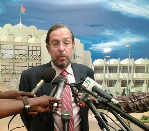 Crash du vol AH-5017 d’Air Algérie : L’ambassadeur d’Espagne et le ministre algérien des transports chez le Président du Faso 