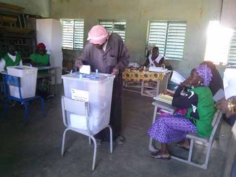 Présidentielle et législatives 2015 : Les électeurs prennent d’assaut les bureaux de vote à Dori