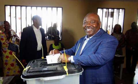 Présidentielle gabonaise : Ali Bongo réélu avec 49,80% des voix, la rue s’embrase !