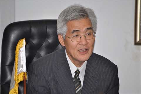L’Ambassadeur du Japon chez le ministre en charge de la recherche scientifique