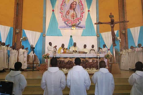 Diocèse de Ouagadougou : la paroisse de Kologh-Naaba a célébré son nouveau curé