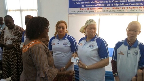 Promotion des personnes vivant avec un handicap : 2 500 personnes reçoivent leurs cartes d’invalidité à Bobo-Dioulasso