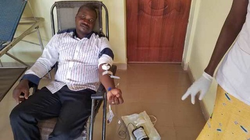 Santé : Les membres du Front patriotique pour le renouveau donnent leur sang pour sauver des vies