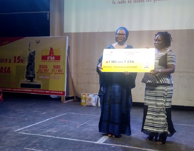 Prix de la femme Ouaga FM : La lauréate de la 12e édition, Téné Thérèse Hien/Soma, empoche deux millions de F CFA