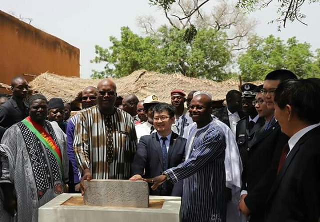 Infrastructures éducatives au Burkina : Les travaux de construction de 100 complexes scolaires lancés à Sandogo