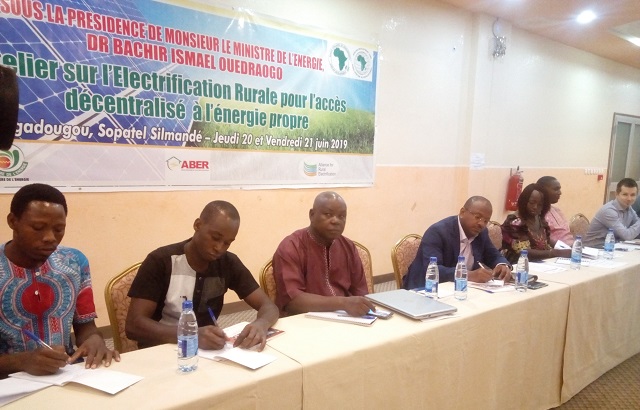 Électrification rurale au Burkina : A la recherche d’alternatives pour l’accès à l’énergie propre