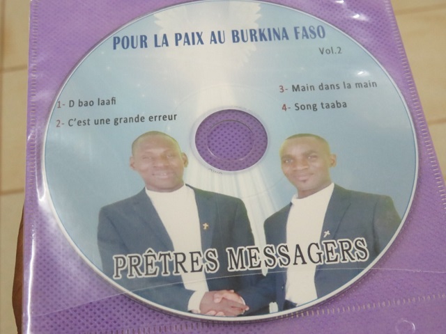  Musique :  Les Prêtres messagers chantent la paix au Burkina